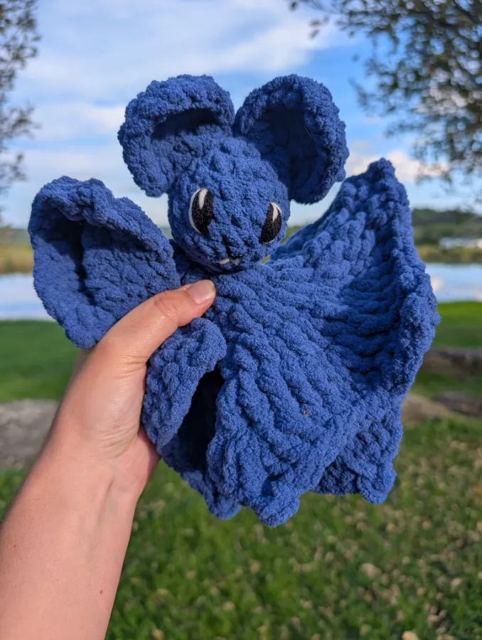 blue-bat-snuggler-1_display.webp