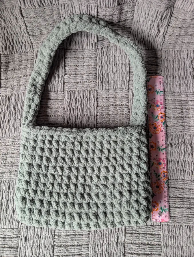 crocheted-sage-handbag-1_display.webp