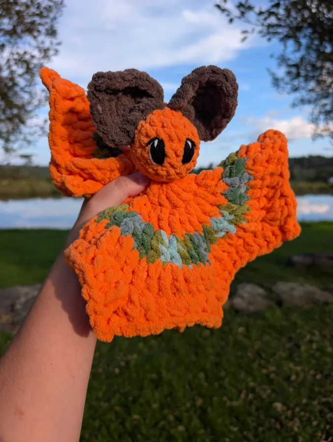 pumpkin-bat-snuggler-1_display.webp